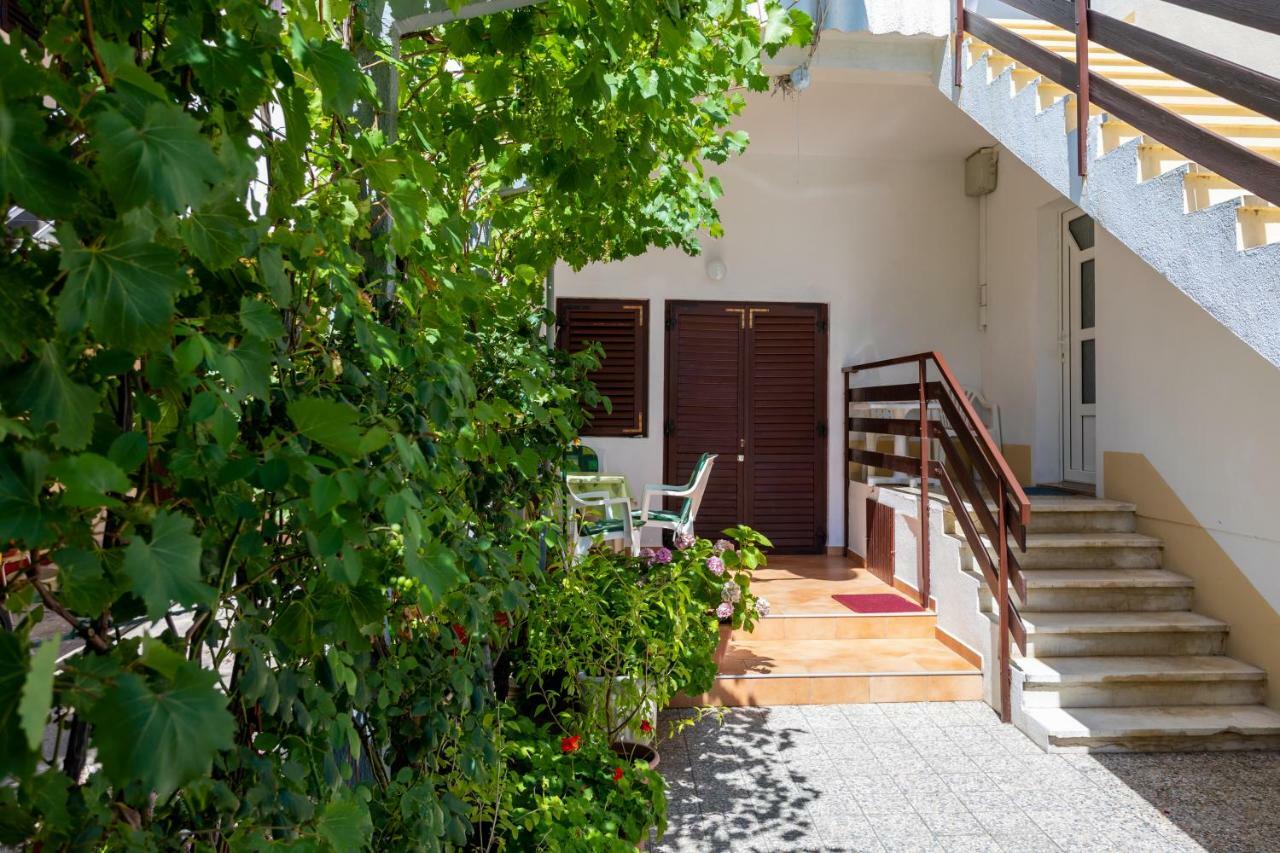 Rooms & Studio Apartment Mira Baska  Exterior photo